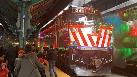 Metra UPN (Union Pacific North) Holiday Train - YouTube