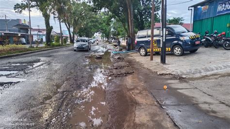 Anggota Dprd Kota Meninjau Dan Lakukan Tindakan Langsung Di Jalan