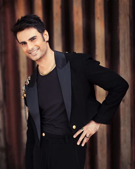 varun kapoor | Black or Black?!! 📸: @abhisheklalphotography Styling