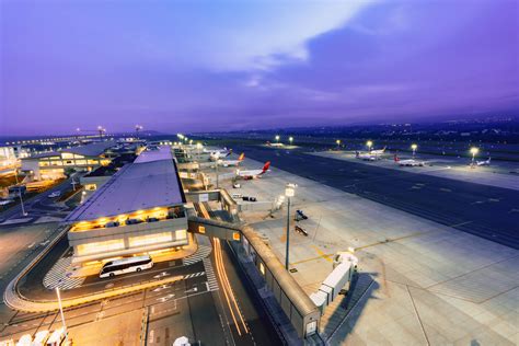 Suspensión temporal de operaciones en el aeropuerto de Quito por