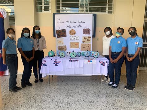 Estudiantes del Nivel Secundario realizan exposición artística Líneas