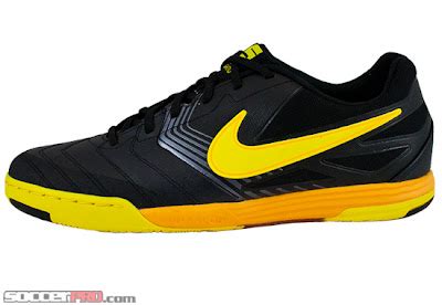 Nike Futsal Shoes: Nike Futsal Shoes