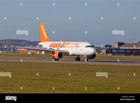 Easyjet A Hi Res Stock Photography And Images Alamy