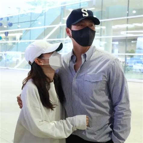 Returning From Honeymoon Here S A Photo Of Hyun Bin And Son Ye Jin