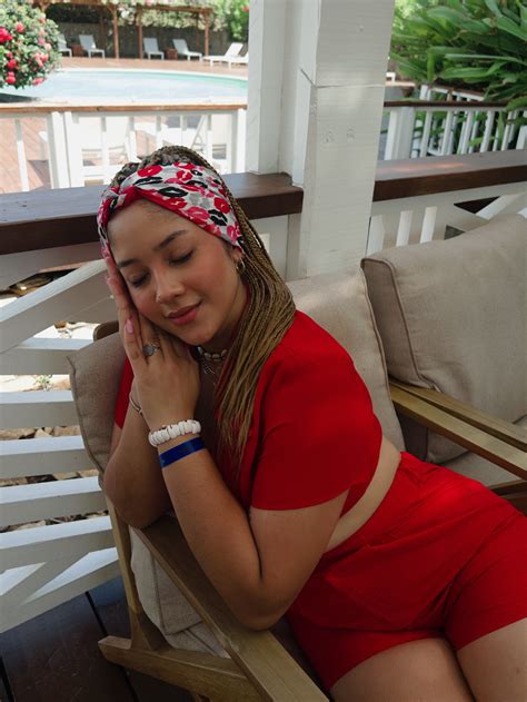 Fiorella Zelaya 🌺 | Le va bien el rojo a mi piel trigueña ️ #playa #