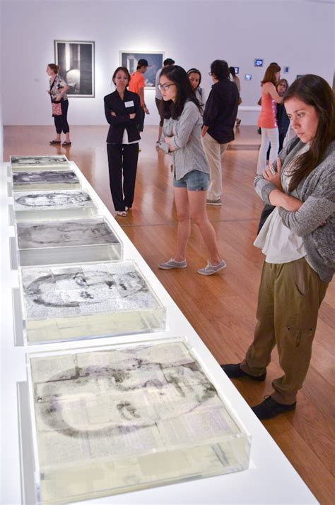 Vista de sala Oscar Muñoz Protografías Hasta el 25 de febrero de