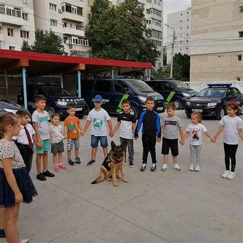 FOTO 17 elevi ai Școlii Gimnaziale Ștefan cel Mare din Focșani au