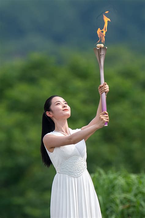 杭州亚运会火种采集仪式在良渚古城遗址举行 要闻图片 中国政府网