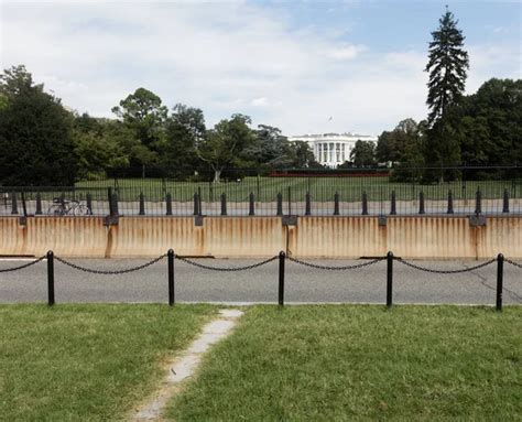 White house fence Stock Photos, Royalty Free White house fence Images ...