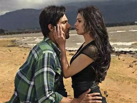 Teri Jhuki Nazar song from Murder 3 | Filmfare.com