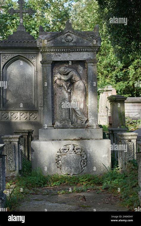 kensal green cemetery london Stock Photo - Alamy