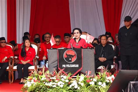 Pimpin Upacara Hut Ke Kemerdekaan Ri Megawati Sampaikan Amanat