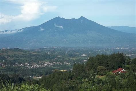 Potret Gunung Salak Di Jawa Barat