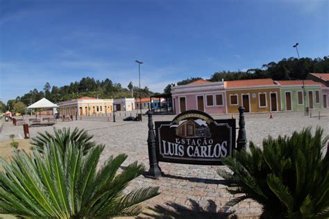 Vila de Luís Carlos em Guararema recebe evento para amantes de Kombis