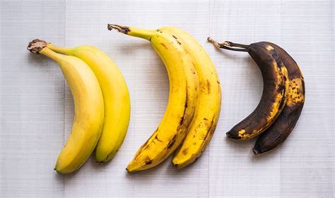 Food Storage Hack How To Keep Bananas Perfectly Yellow For 10 Days