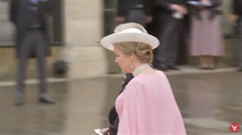 Koningin Mathilde Bij De Kroning Van Koning Charles Iii Garderobe Royale