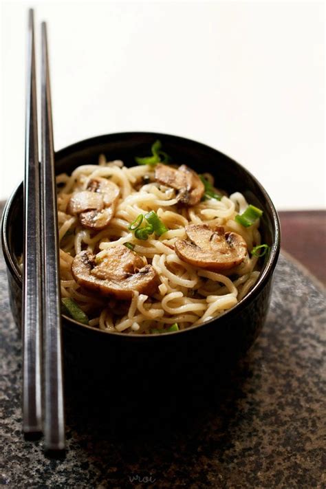 Mushroom Noodles | Quick Vegan Mushroom Noodles