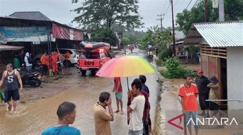 Sungai Batang Limpato Meluap Rumah Warga Terendam Air