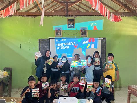 Mahasiswa KKN UNDIP Menumbuhkan Budaya Literasi Di MI Al Hidayah Pojok