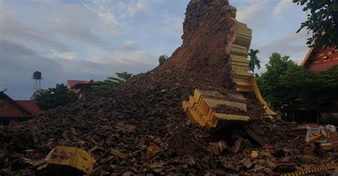 รวมรูปภาพของ ชมภาพกรุแตกล้ำค่า หลังองค์พระธาตุเจดีย์วัดศรีสุพรรณอายุ