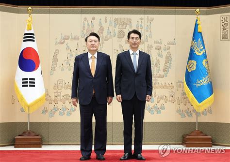 윤석열 대통령 김필우 주요르단대사 신임장 수여 연합뉴스