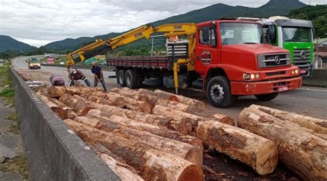 Carreta Tomba E Interdita Br Em Palho A Mobilidade Floripa