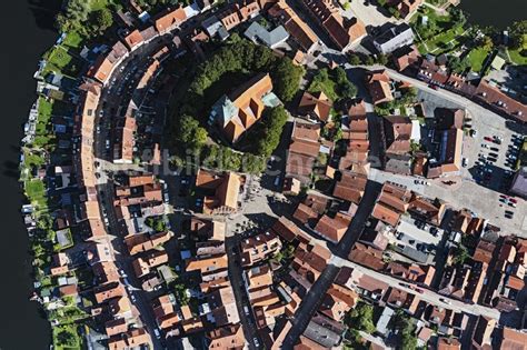 M Lln Von Oben Altstadtbereich Und Innenstadtzentrum Am Ufer Des