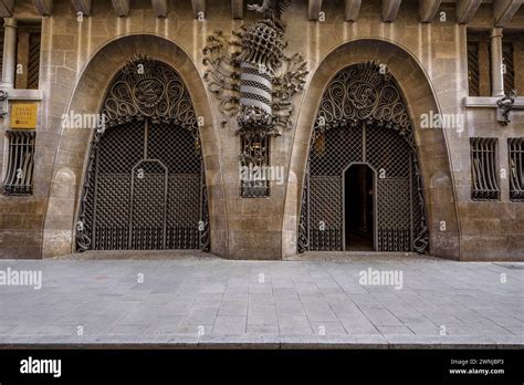 ENG Doors with wrought iron in the Güell palace the work of Antoni