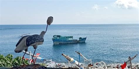 Kapal Ikan Tanpa Awak Terombang Ambing Di Perairan Karangasem Merdeka