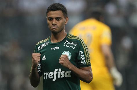 Ex Palmeiras Cleiton Xavier é preso por não pagar pensão alimentícia