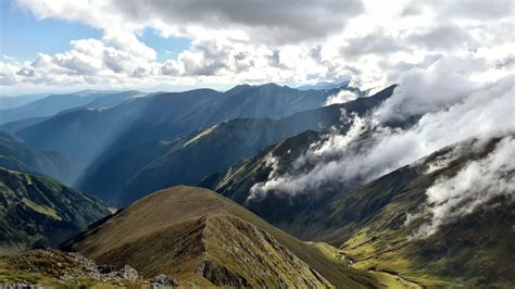 Vârful Moldoveanu - Cel Mai Înalt Vârf din România