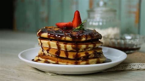 La receta perfecta de torre de panqueques rápido y con mucho sabor