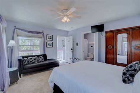 Comfortable and Cozy Rooms | Pelican Cove Inn