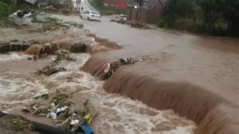 Durban floods: Torrential rains cause 30 deaths and traffic chaos [video]