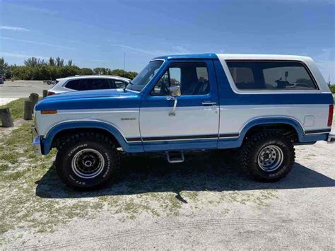 Antique 1985 Ford Bronco Blue/White for sale - Ford Bronco 1985 for ...