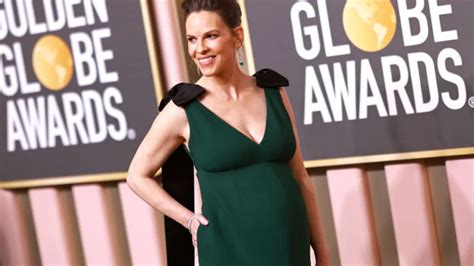 PHOTO Hilary Swank enceinte de jumeaux elle dévoile son ventre