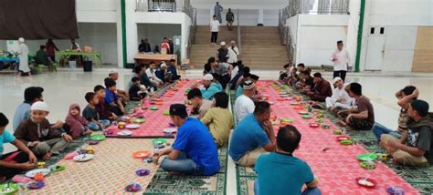 Beritatotabuan Masjid Agung Baitul Makmur Sediakan Takjil Bagi