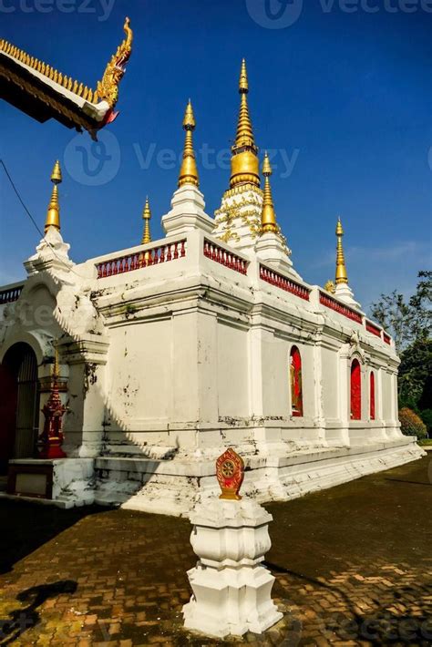 Temple architecture and statues 22664862 Stock Photo at Vecteezy