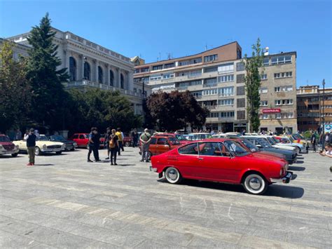 Pogledajte Oldtimer Automobile Na Ulicama Sarajeva Foto N