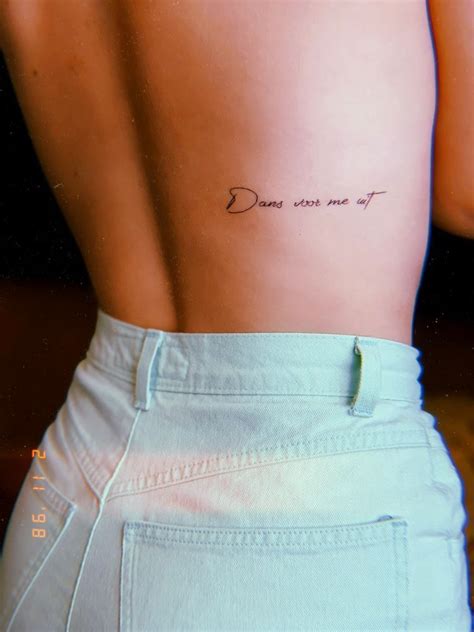 Tatuagens Femininas Escritas Frases E Ideias Inspiradoras Discreet