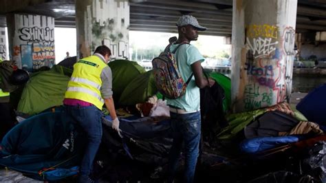 Paris Migrant Camp That Contained Hundreds Is Cleared Out Cbc News