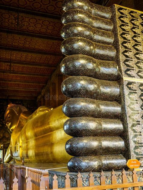 The Feet of Reclining Buddha Statue in Wat Pho Temple, Bangkok ...