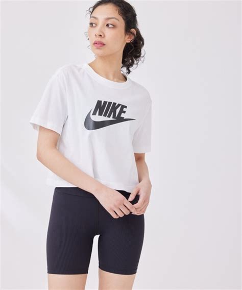 Nike（ナイキ）の「【nike】ナイキ スポーツウェア エッセンシャル クロップドtシャツ ウィメンズ（tシャツ カットソー）」 Wear