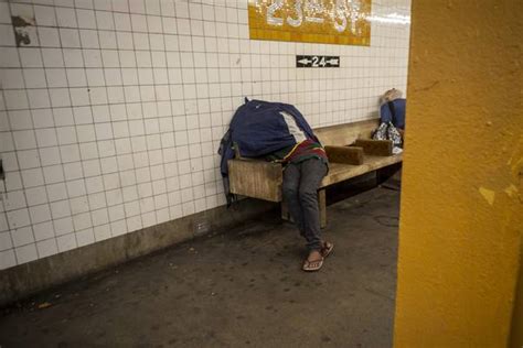 Nyc Homeless Shelter Population Could Rise By 5 000 Report Says Wsj