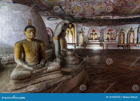 Dambulla Sri Lanka De Julio De Estatuas De Buda En Una