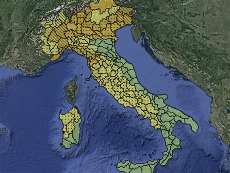 Maltempo allerta meteo rossa arancione e gialla lunedì 28 agosto per