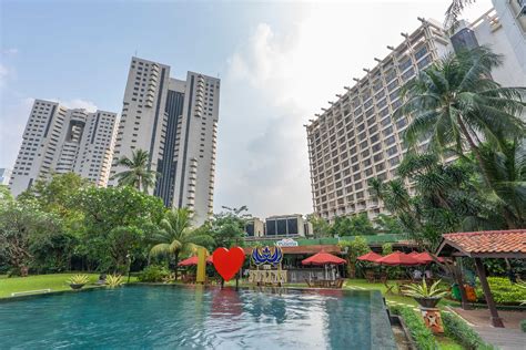 Swimming Pool The Sultan Hotel Residence Jakarta