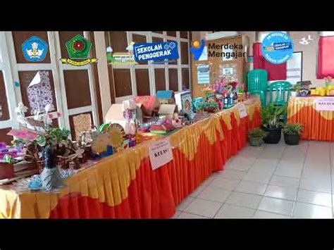 Pembagian Hadiah Classmeeting Pembagian Raport SMT 2 Pameran Profil