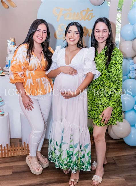 Cindy Gavarrete De Rivera Es Agasajada Con Baby Shower En Honduras