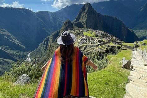 2-Day Machu Picchu Tour by Expedition Train or Voyager Train